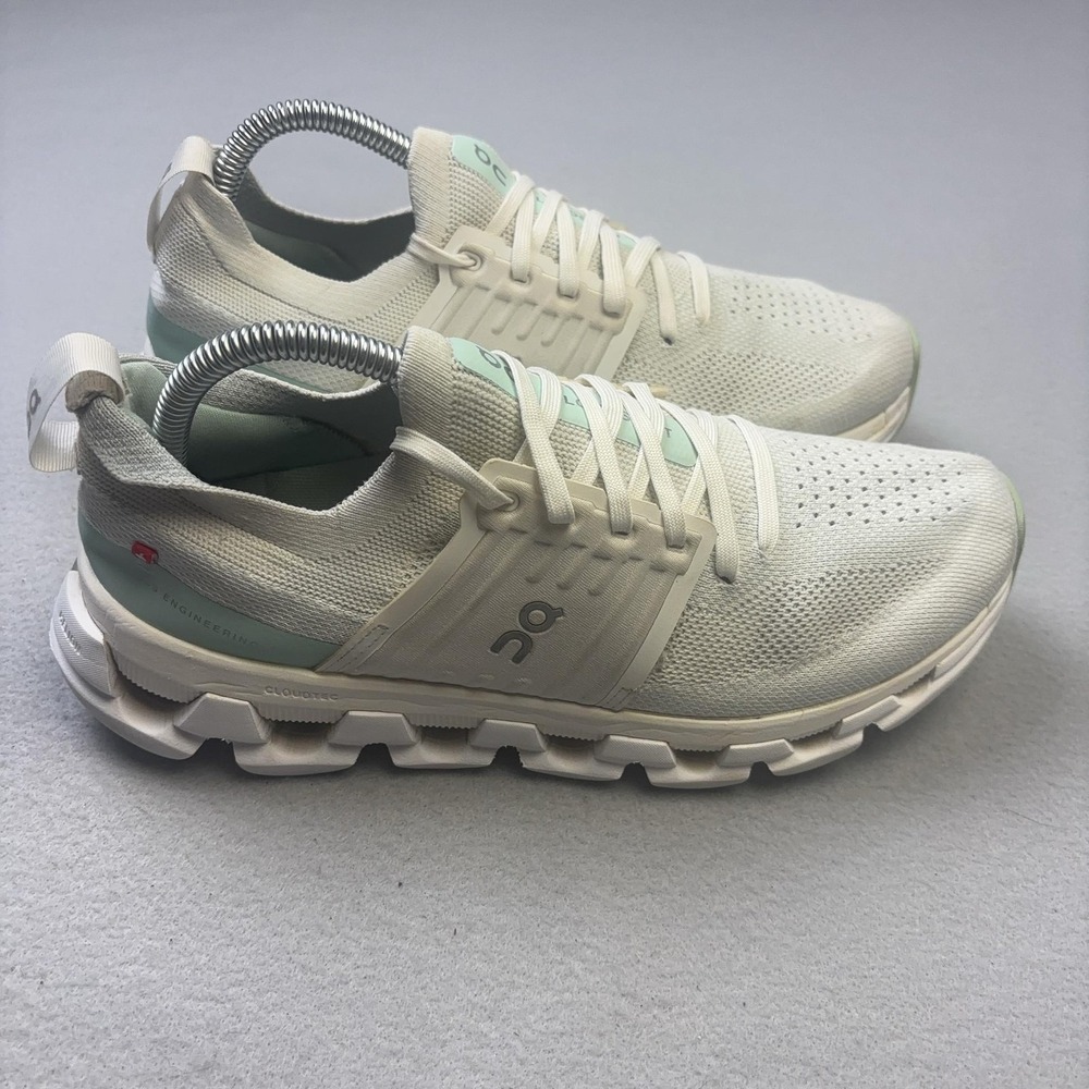 On Cloudswift Shoes Womens Size 9 White Running Sneakers CloudTec Helion Low Top